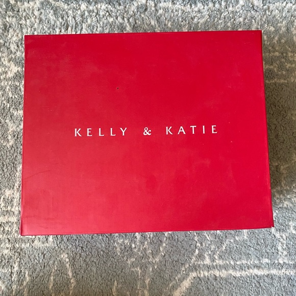 Kelly & Katie Caital Heels Silver 7M - Picture 10 of 17